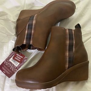 Original Muk Luks brand boots with side trim design.